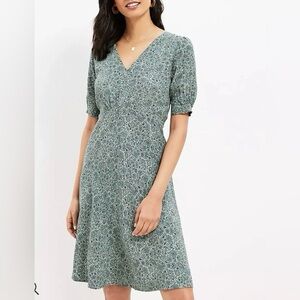 NWT LOFT green floral swing babydoll dress size 2 puff sleeves‎ peasant ditzy